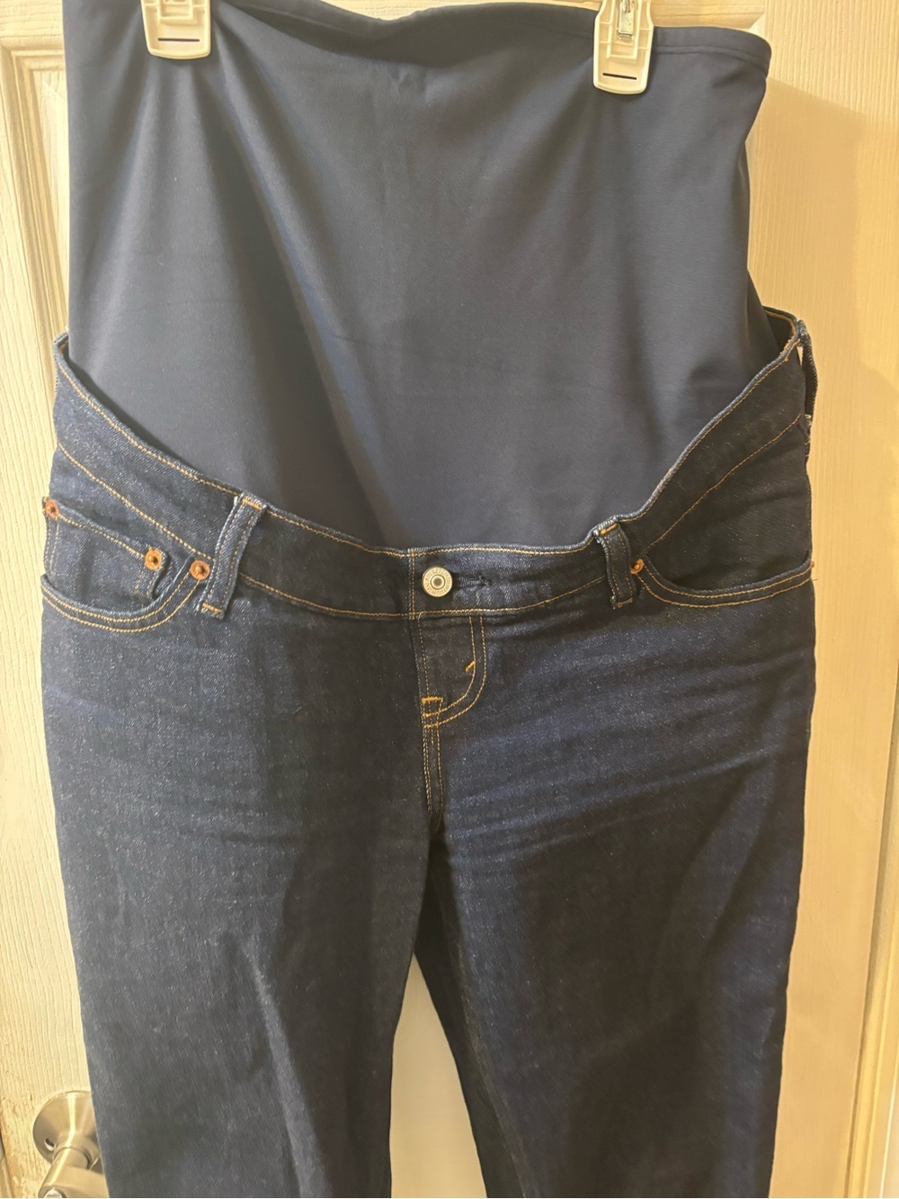 Abercrombie & Fitch Maternity 90s Straight Jeans Short - Picture 3 of 6